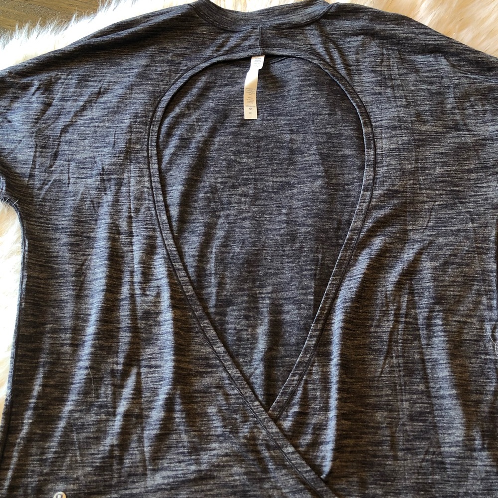 🆕🙌🏼Lululemon top with open back😍